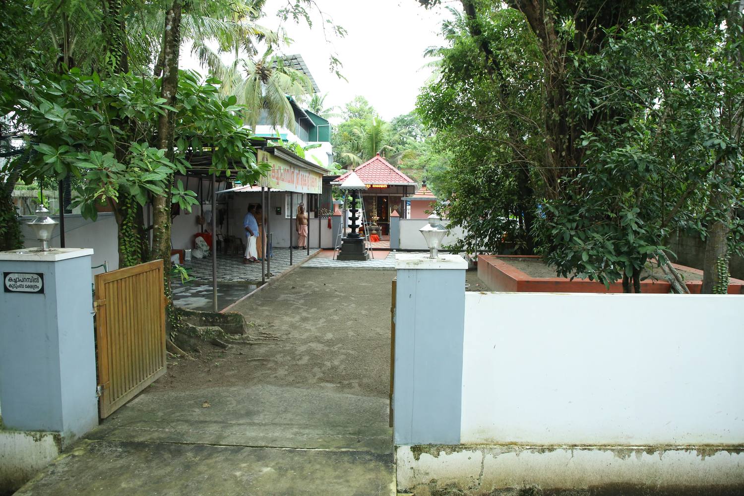 Entrance gateway of the Kachaparambil Bhadrakali temple